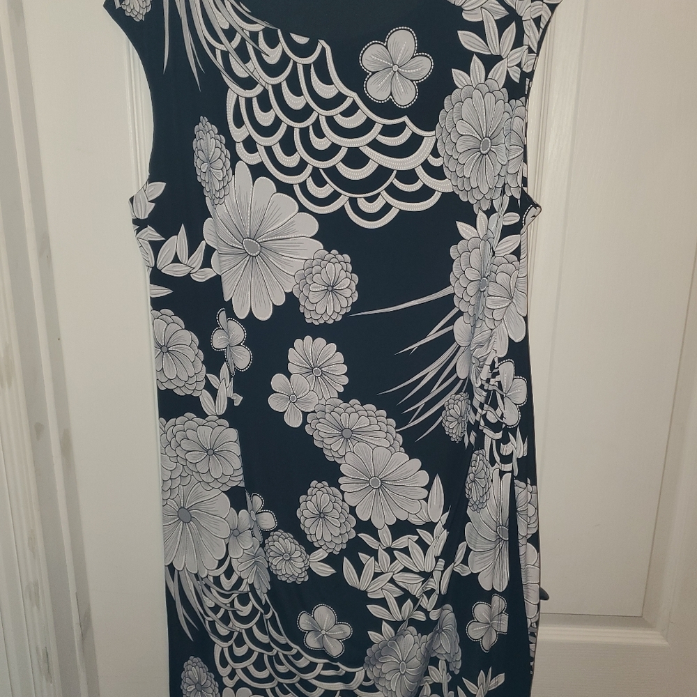 Connected Apparel Elegant Black Garment
